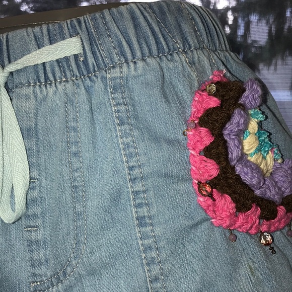 Girl’s UPCYCLED HAND CRAFTED & CROCHETED Denim Shorts. NO BRAND NAME/SZ. - Picture 6 of 10